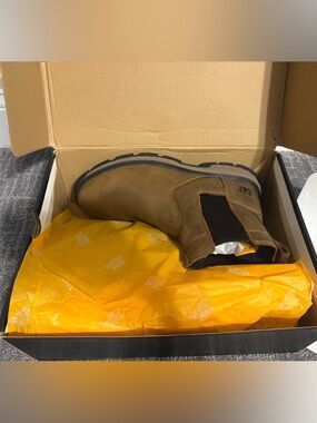 Men’s Brown CATChelsea Work Boot